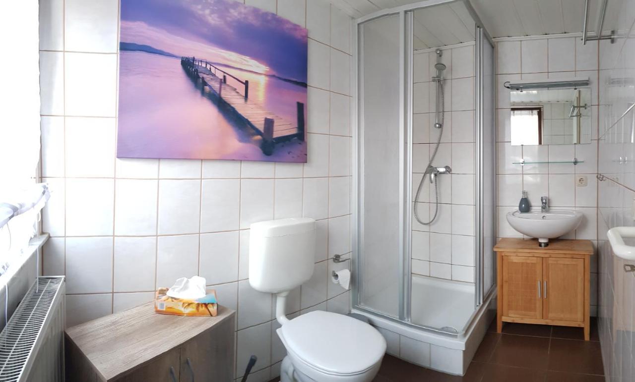 Gaestezimmer & Ferienwohnungen Thon Herbsleben Exteriér fotografie