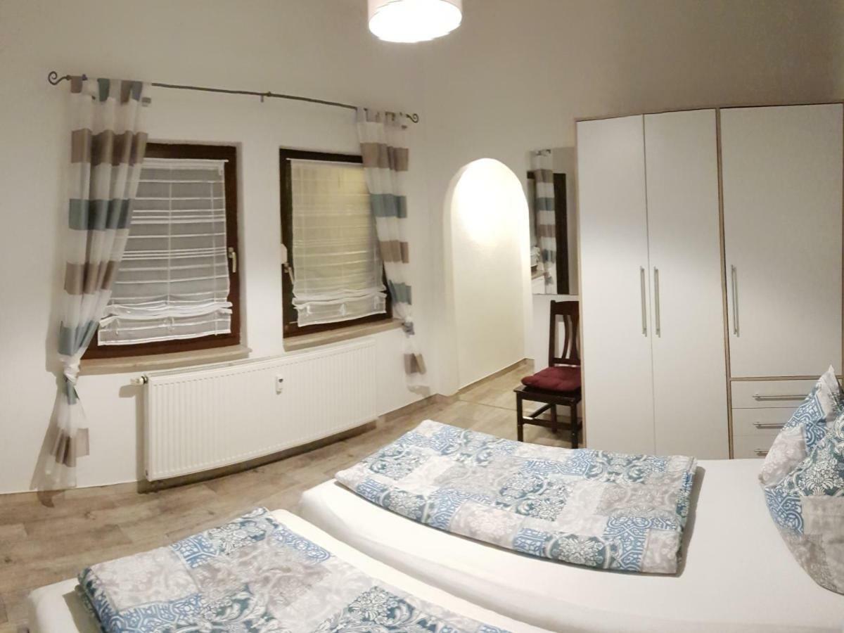 Gaestezimmer & Ferienwohnungen Thon Herbsleben Exteriér fotografie